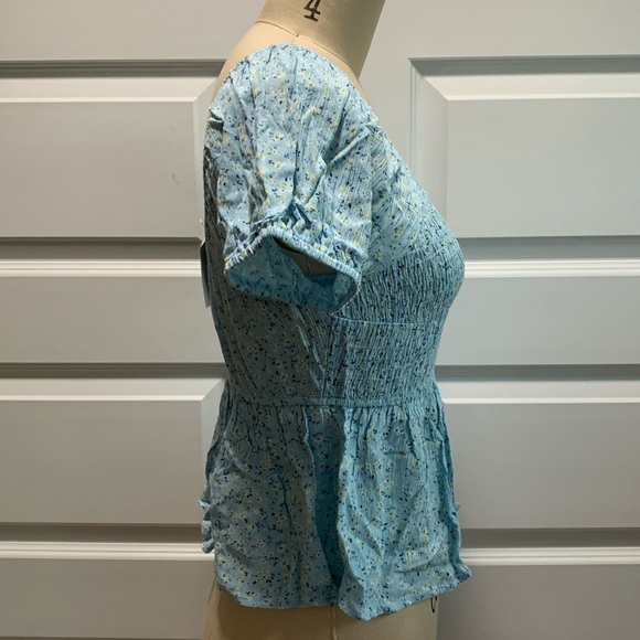 NWT ruched floral top with shoulder cap short sleeves and ballerina neckline - Picture 7 of 12